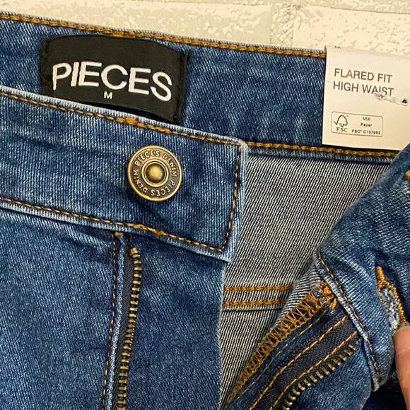 NWT $70 Pieces UK Denim Flare Fit High Waist Jeans MED NEW - Picture 4 of 16